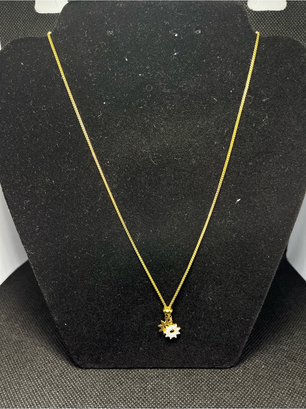 Gold -plated Flower Pendant Necklace - Unbranded